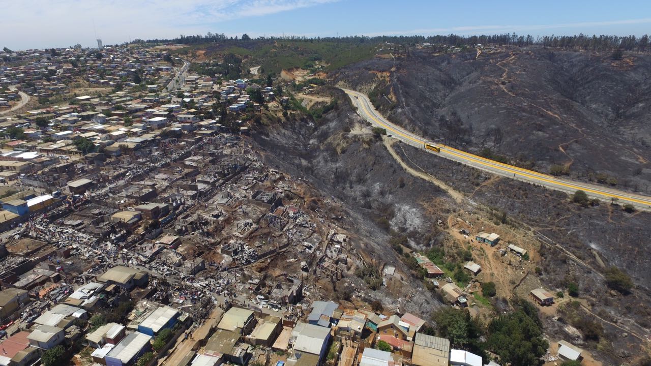 Imagen sector afectado por incendio del 02.01.2017 en comuna de Valparaíso. Fuente: Minvu 2017